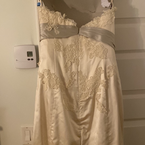 Wedding dress Les Noces Couture in Italian natural silk and lace guipure details - Picture 8 of 16